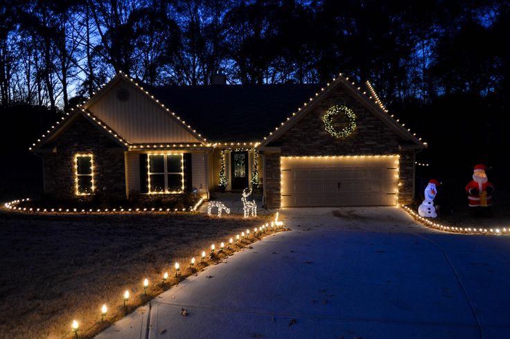 Professional Christmas light installation by LITUP Vancouver 4