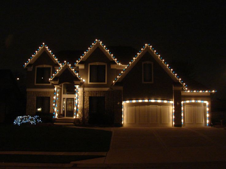 Professional Christmas light installation by LITUP Vancouver 5