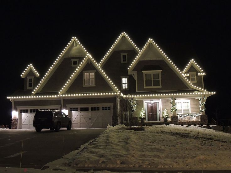 Professional Christmas light installation by LITUP Vancouver 7