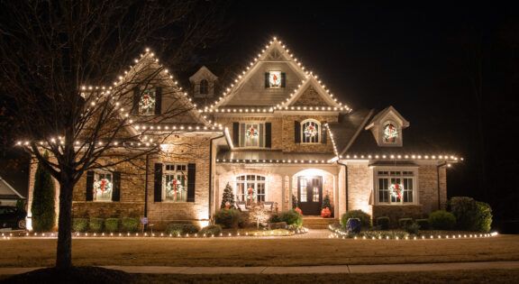 Professional Christmas light installation by LITUP Vancouver 14