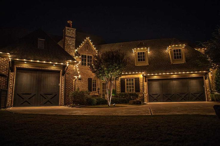 Professional Christmas light installation by LITUP Vancouver 13