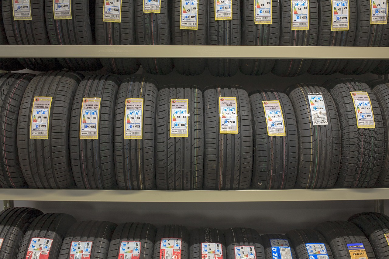 Mobile tyre fitting van and car