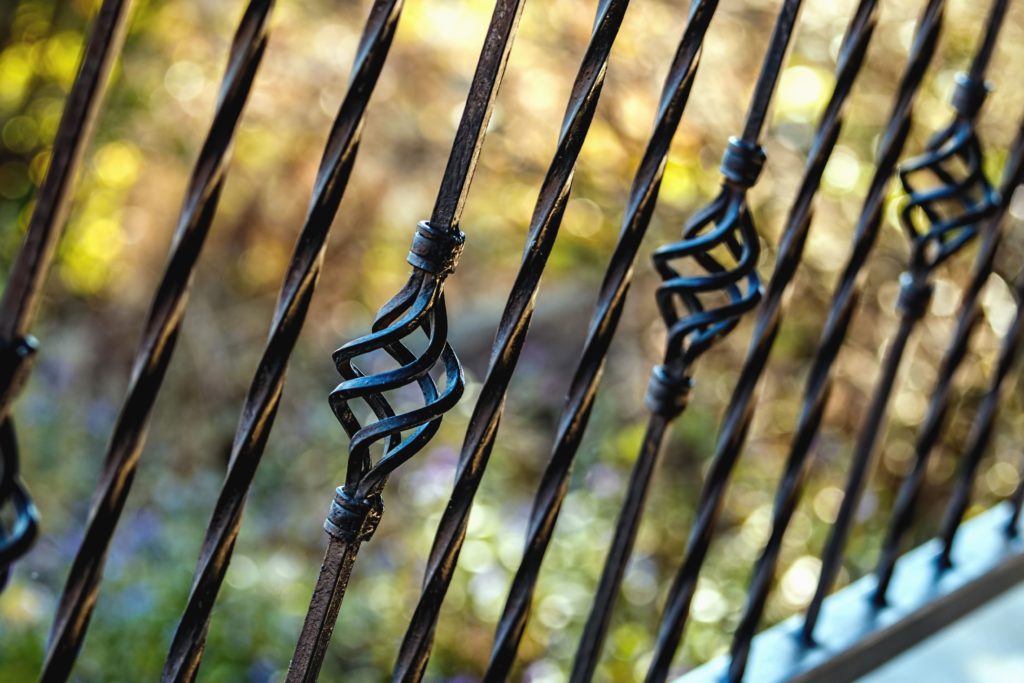 How to Choose the Best Glass, Metal, or Wood Railing for Your Vancouver Property