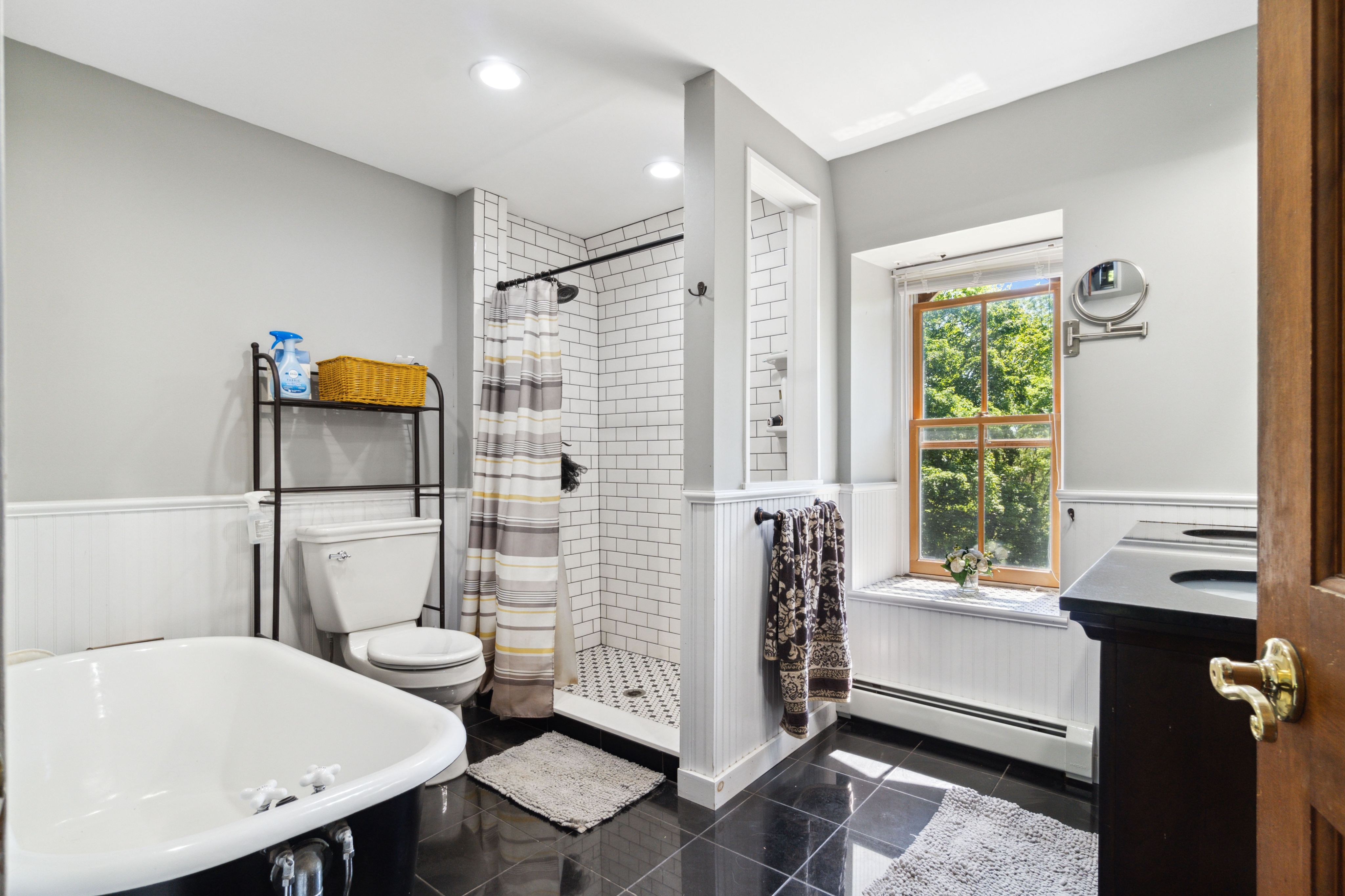 Modern bathroom with subway tile
