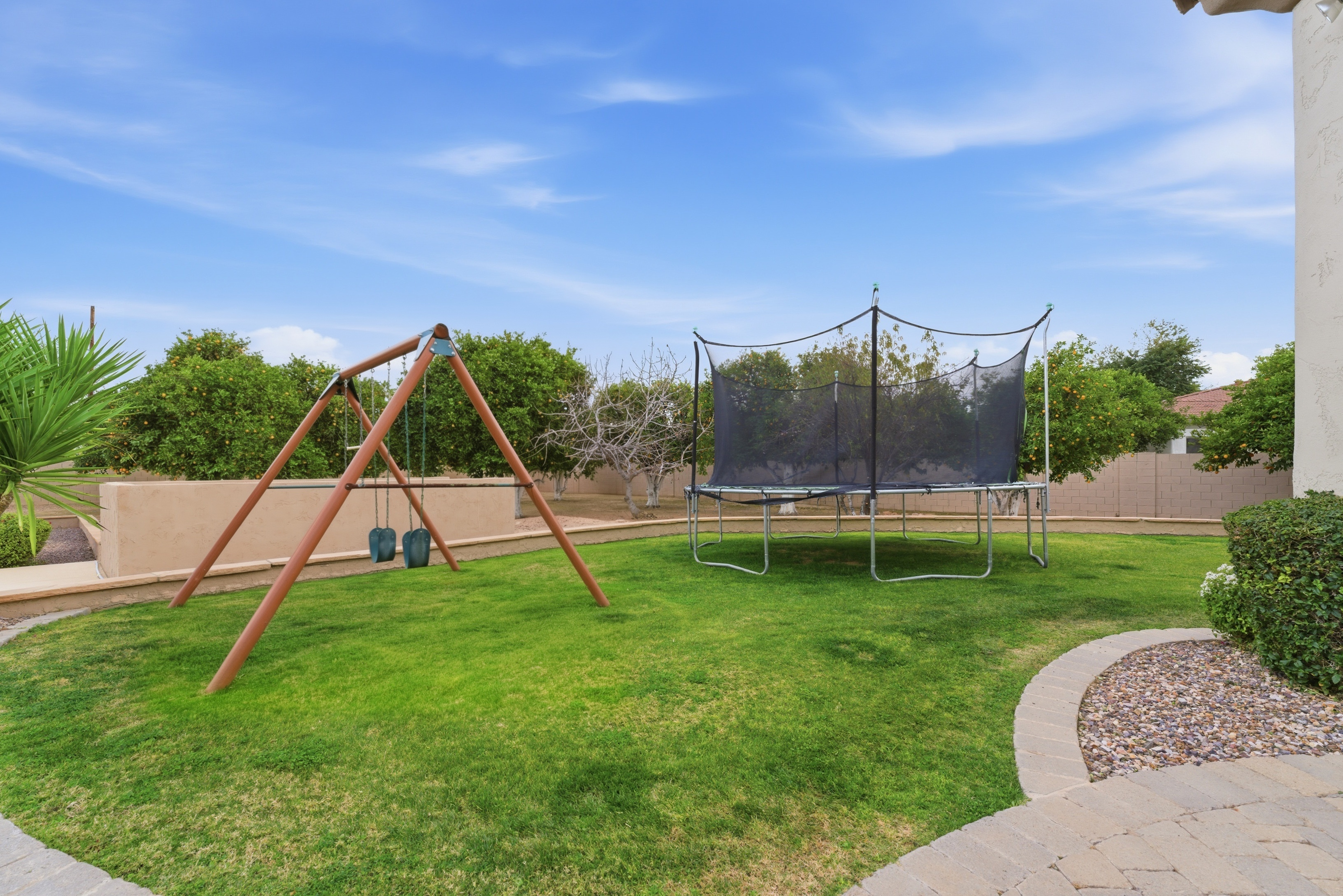 Beautiful backyard with trampoline